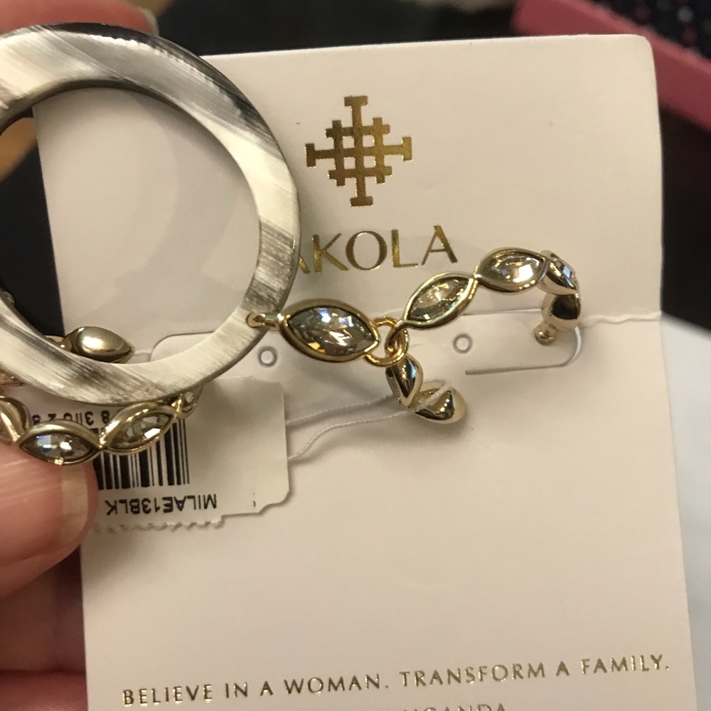 Akola earrings - Picture 3 of 6